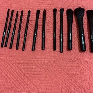 MAC 12 PCS METAL BOX LUXURY SYNTHETIC BRUSHES.